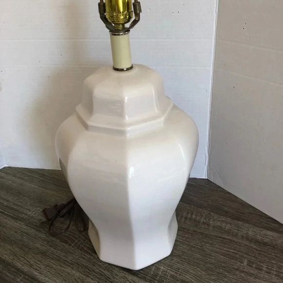 Vintage Ceramic Ginger Jar Shaped Lamp - Picture 3 of 9